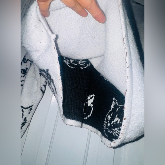 👑 SIZE SMALL H&M Divided Black and White Cat Print Sweater - Picture 4 of 9
